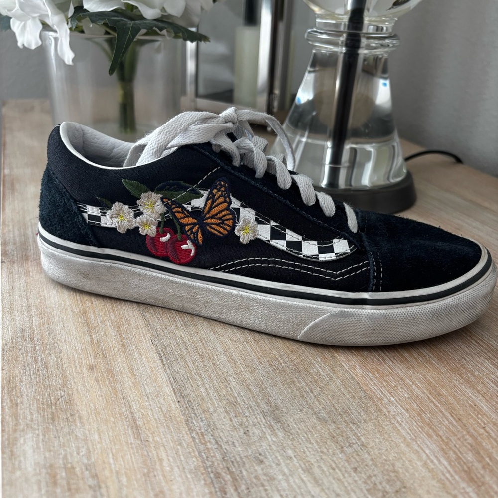 Black/White Vans Sneakers with Embroidered Design